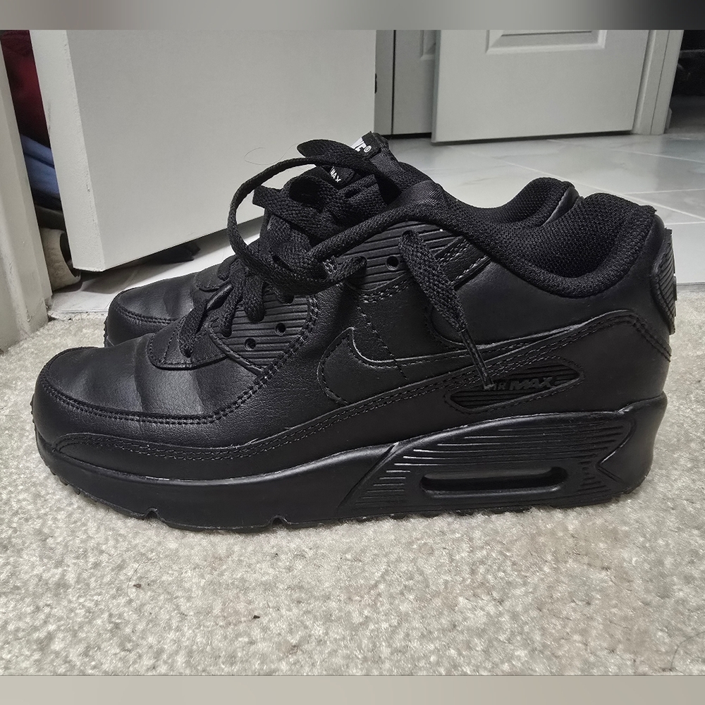 Nike Black Air Max 90 Sneakers Sleek Design